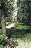 Paris18th_MontmartreMuseeJardin1.jpg (19287 bytes)
